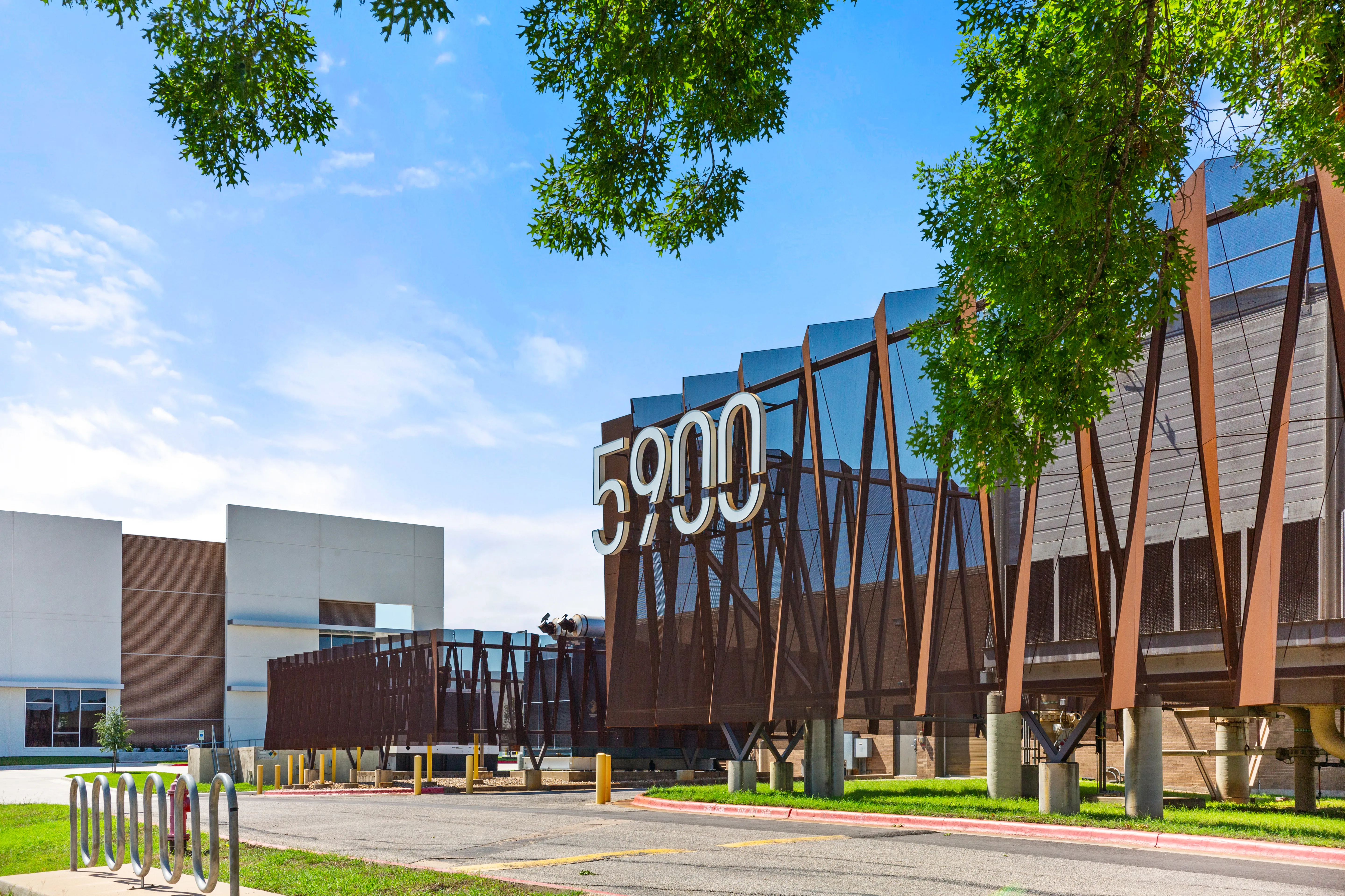 Monument sign and entrance at 5900 E Ben White